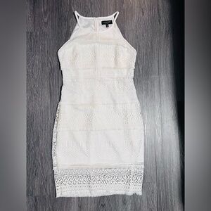 Beautiful knit dress brand:: Laundry by Shelli Segal size: 10, white color
